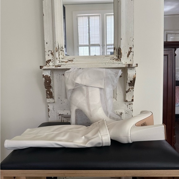 NWT Lulu's Cream Heeled Lorlia Boots with Chunky Heel Size 7 - Picture 7 of 7